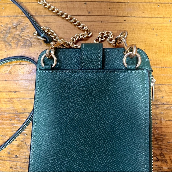 ☘️Coach Emerald Leather Phone Crossbody with Chain - Like New - Picture 4 of 9
